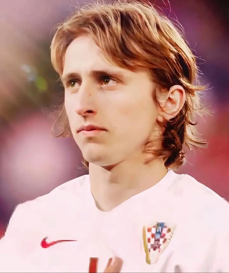 2025年中国足协杯决赛将上演国安 vs 河南之战，国安压力大，河南轻装上阵，两队争夺冠军，势均力敌。