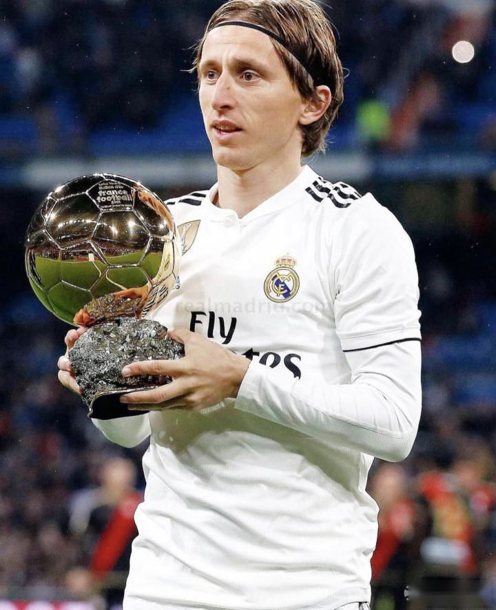 利物浦正式发布新赛季球衣，时隔13年再度携手阿迪达斯